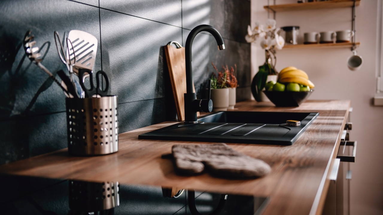 Cozinha Funcional: 5 Dicas para Criar um Ambiente Bonito e Eficiente. Imagem: Canva.