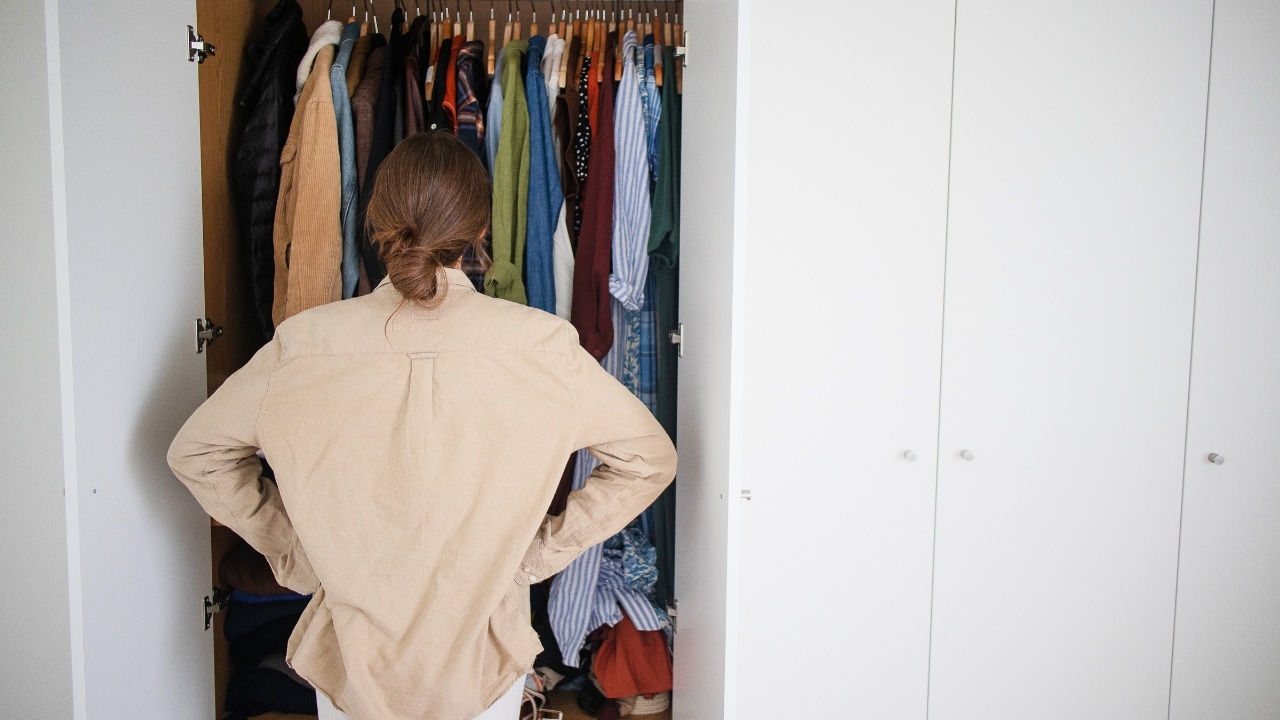 Por que manter o guarda roupa organizado